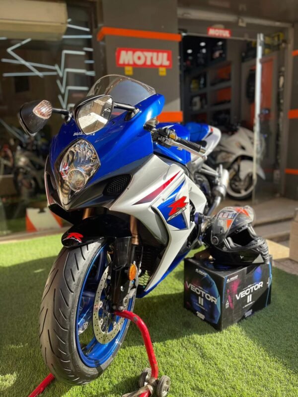 The Honda VTX 1300 is a powerful and stylish cruiser motorcycle known for its smooth performance and timeless design. Equipped with a reliable 1312cc V-twin engine, it delivers strong torque and comfortable cruising on both city streets and highways. With its classic styling, comfortable seating, and responsive handling, the VTX 1300 is the perfect blend of performance and comfort for long-distance rides.